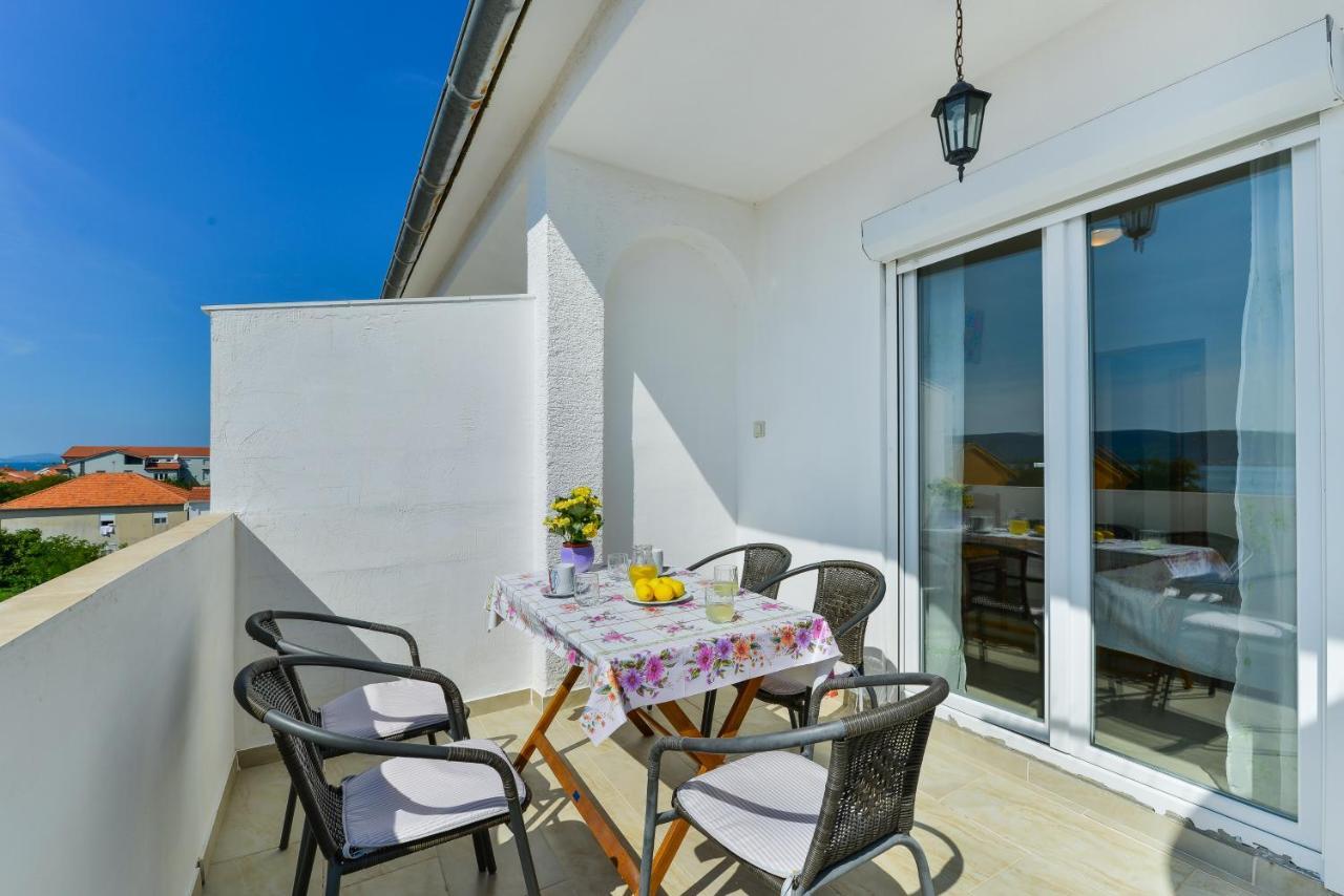 Apartments Citrus Turanj Exterior foto